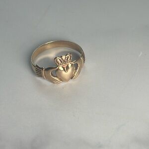 Solid gold claddagh ring size 5